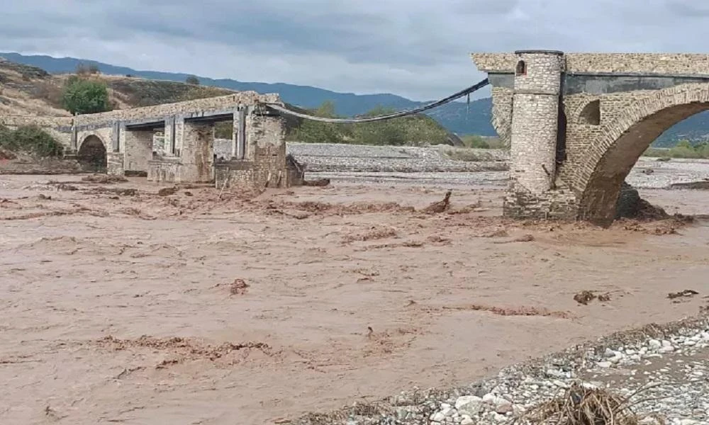 Η ιστορία του γεφυριού της Σαρακίνας που κατέρρευσε από την κακοκαιρία